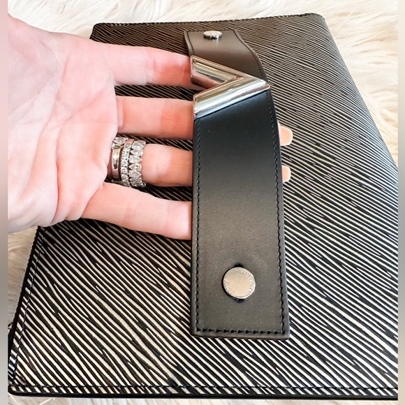 Louis Vuitton Limited Edition Essential V Platine Epi Strap Clutch Pouch - - Picture 6 of 9